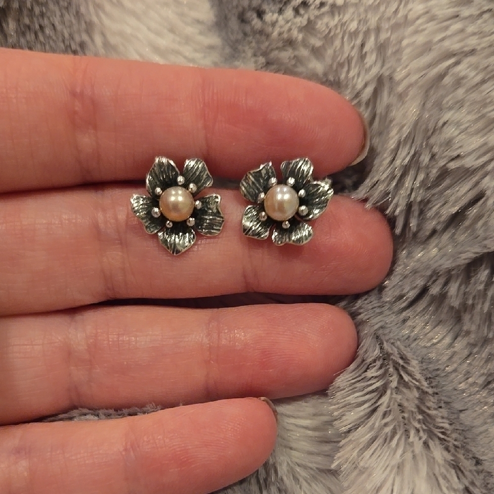 Sterling Silver Floral Pearl Earrings Brand New In Box